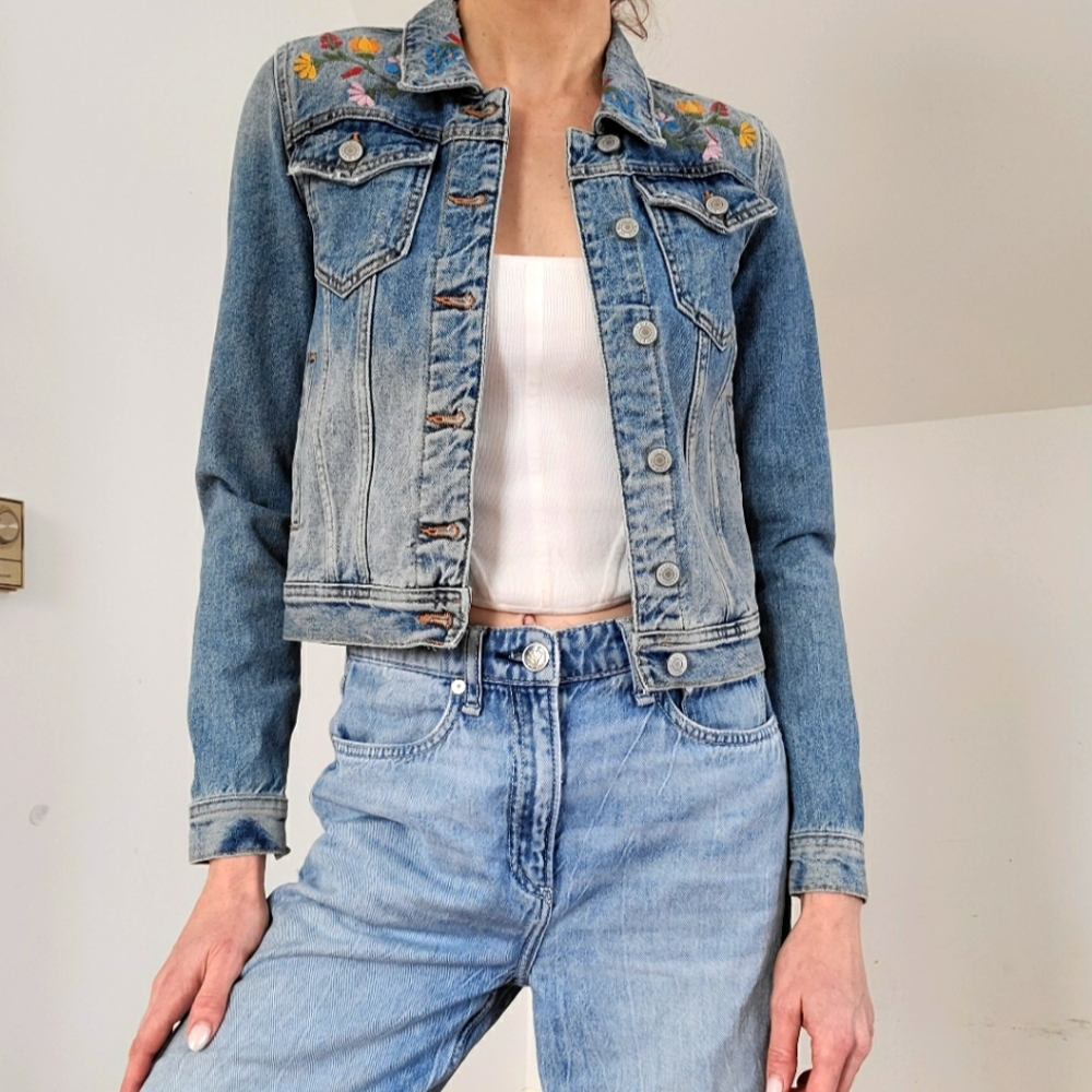 VINTAGE- Flower Embroidered Denim Jean Jacket